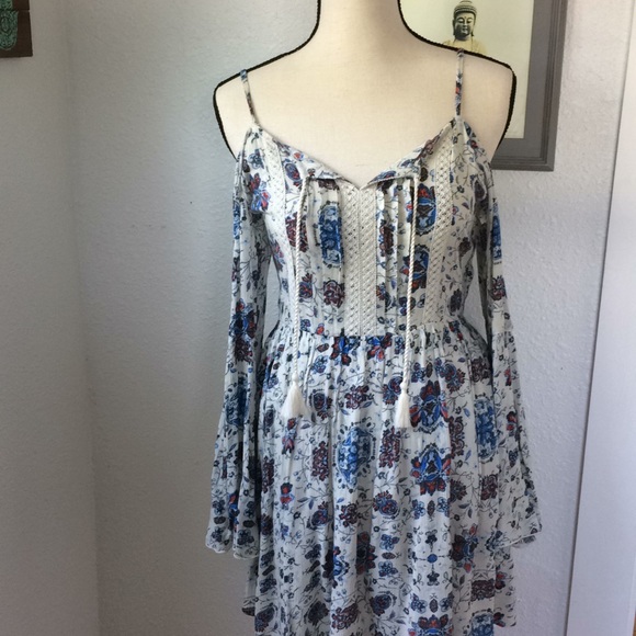 Abercrombie & Fitch Dresses & Skirts - Abercrombie and Fitch boho cold shoulder dress